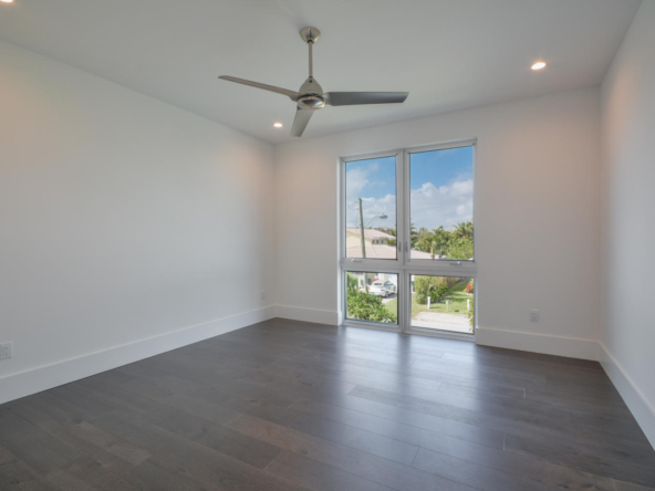 332 NE Wavecrest Ct Boca Raton-large-038-17-Bedroom-1500x1000-72dpi